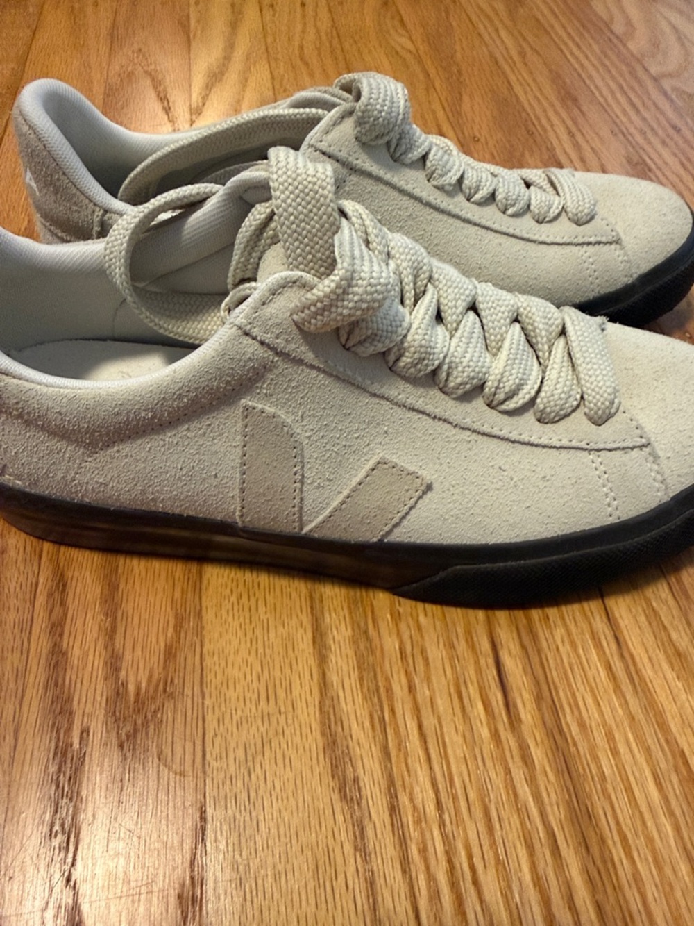 Veja Campo - Men sz 7 or Women’s size 9